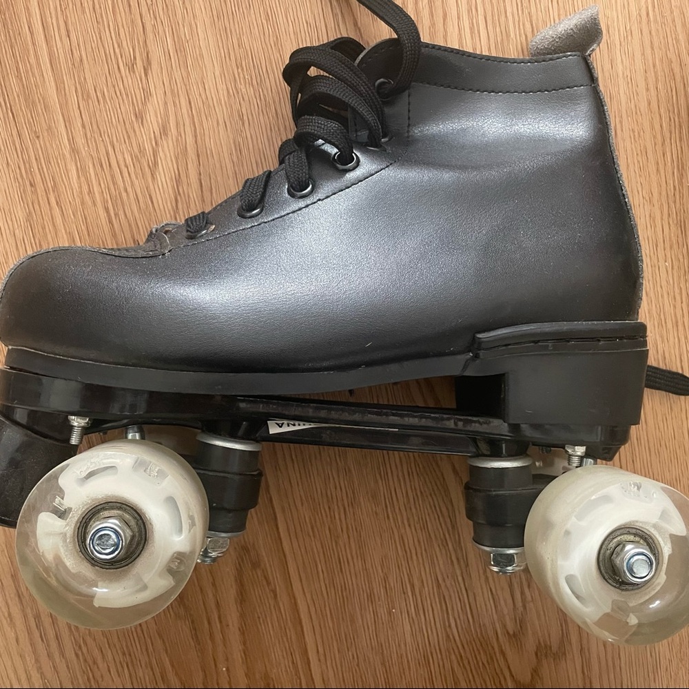 🍉 Angel Roller Skates